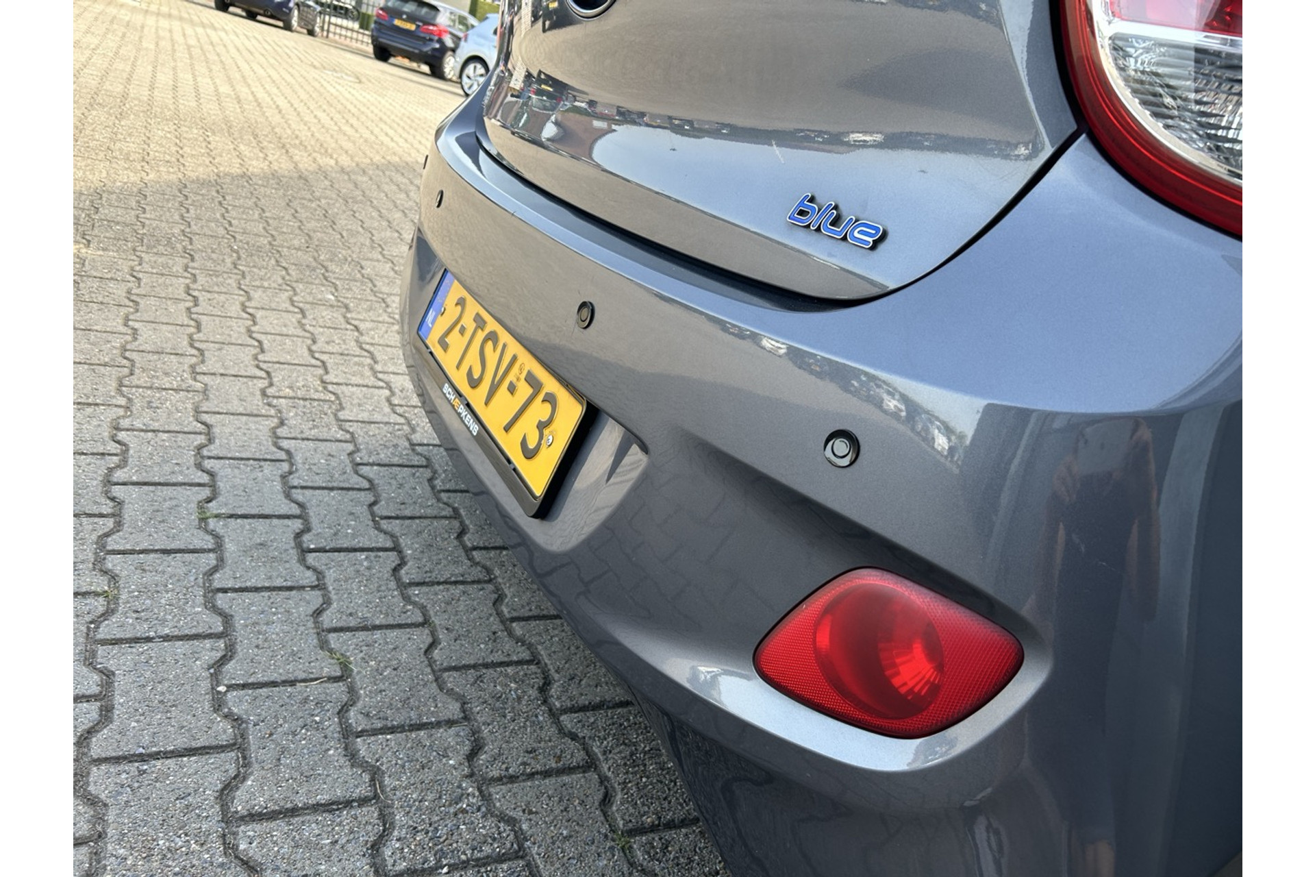 46798121-14.jpg