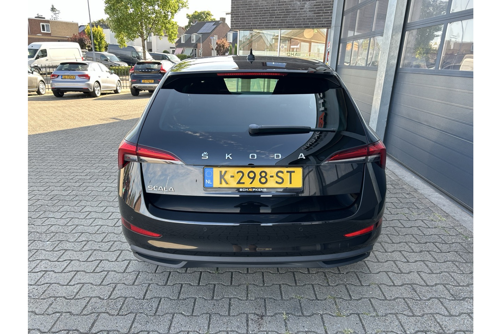 46846440-12.jpg