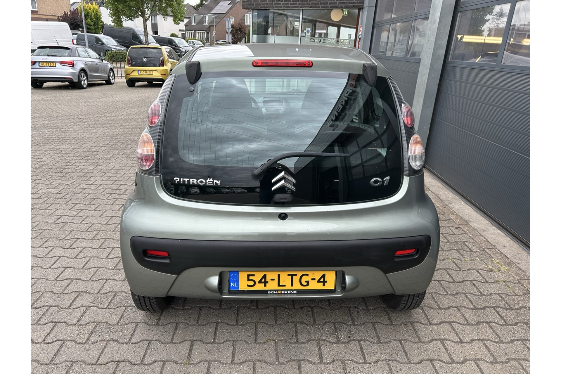 46915126-14.jpg