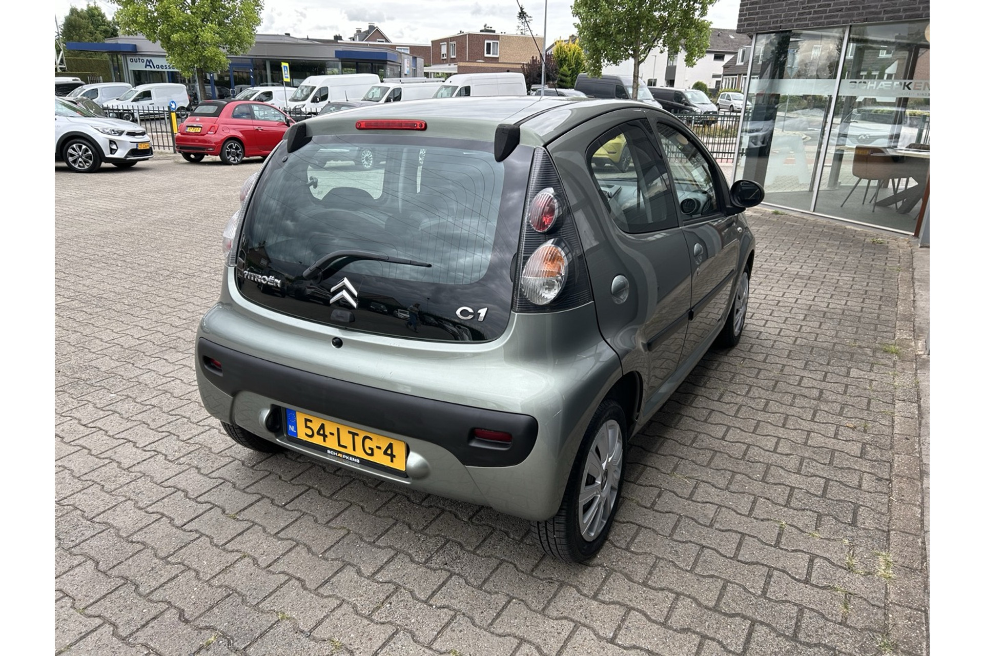 46915126-15.jpg