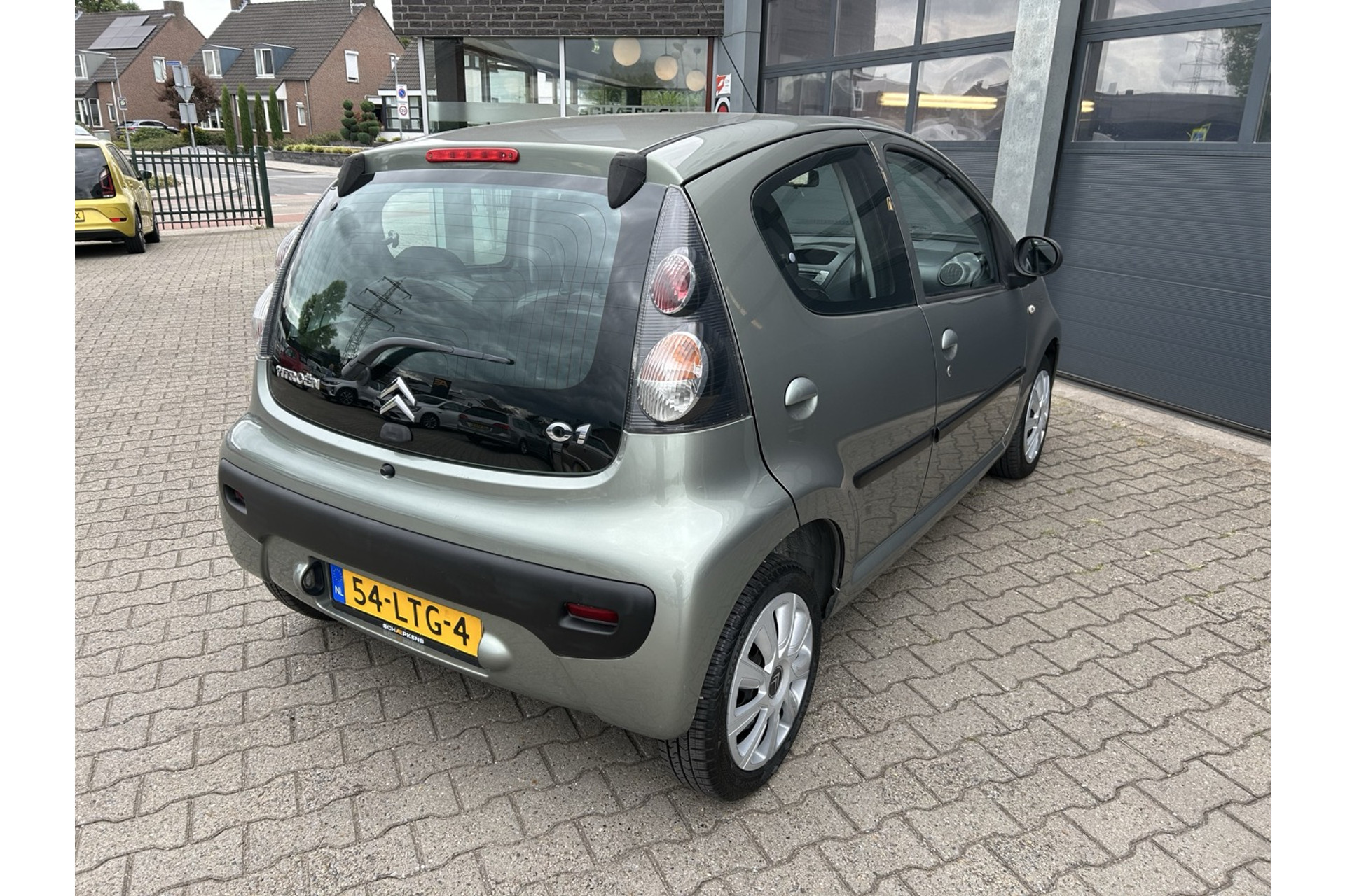 46915126-16.jpg