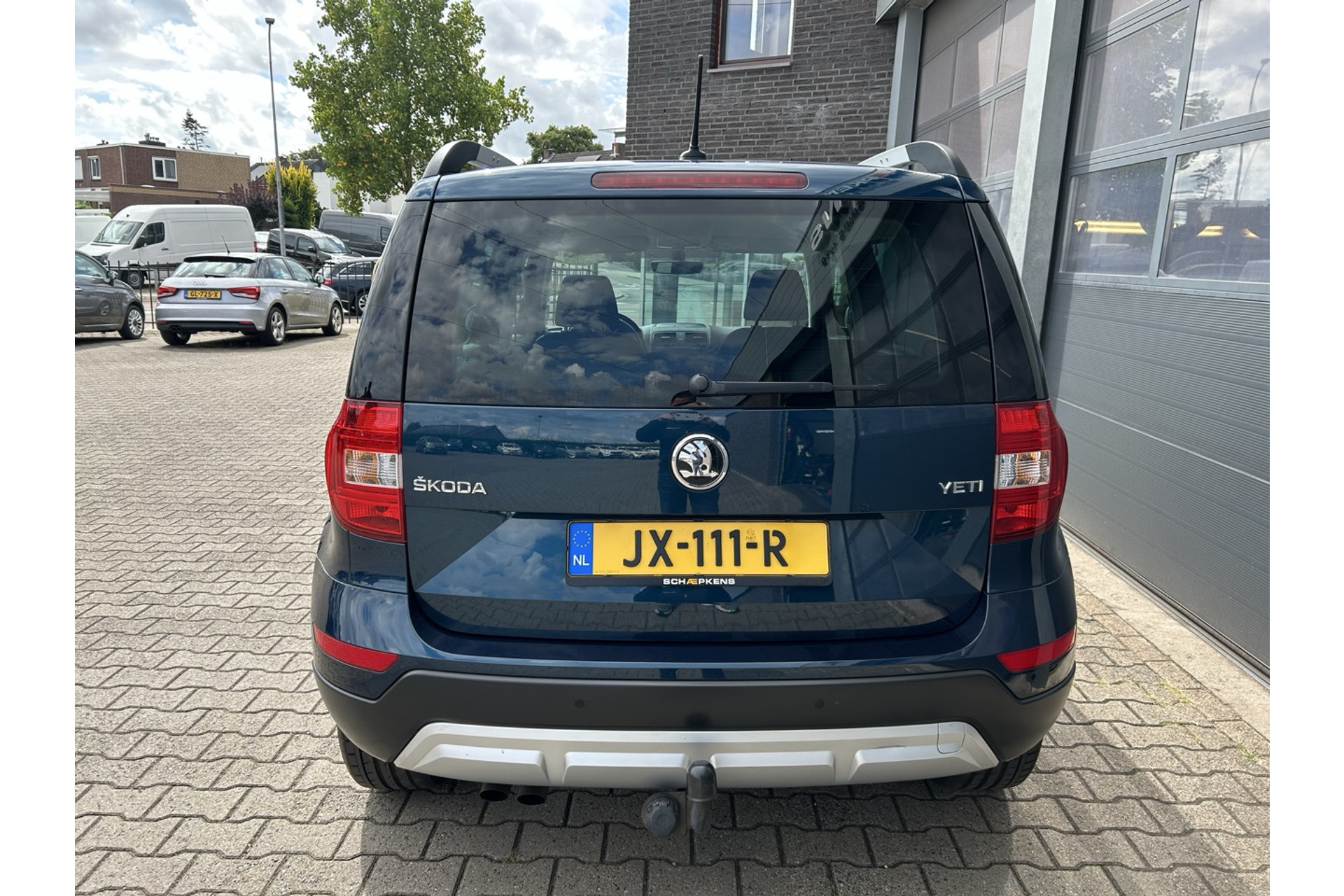 47013355-16.jpg