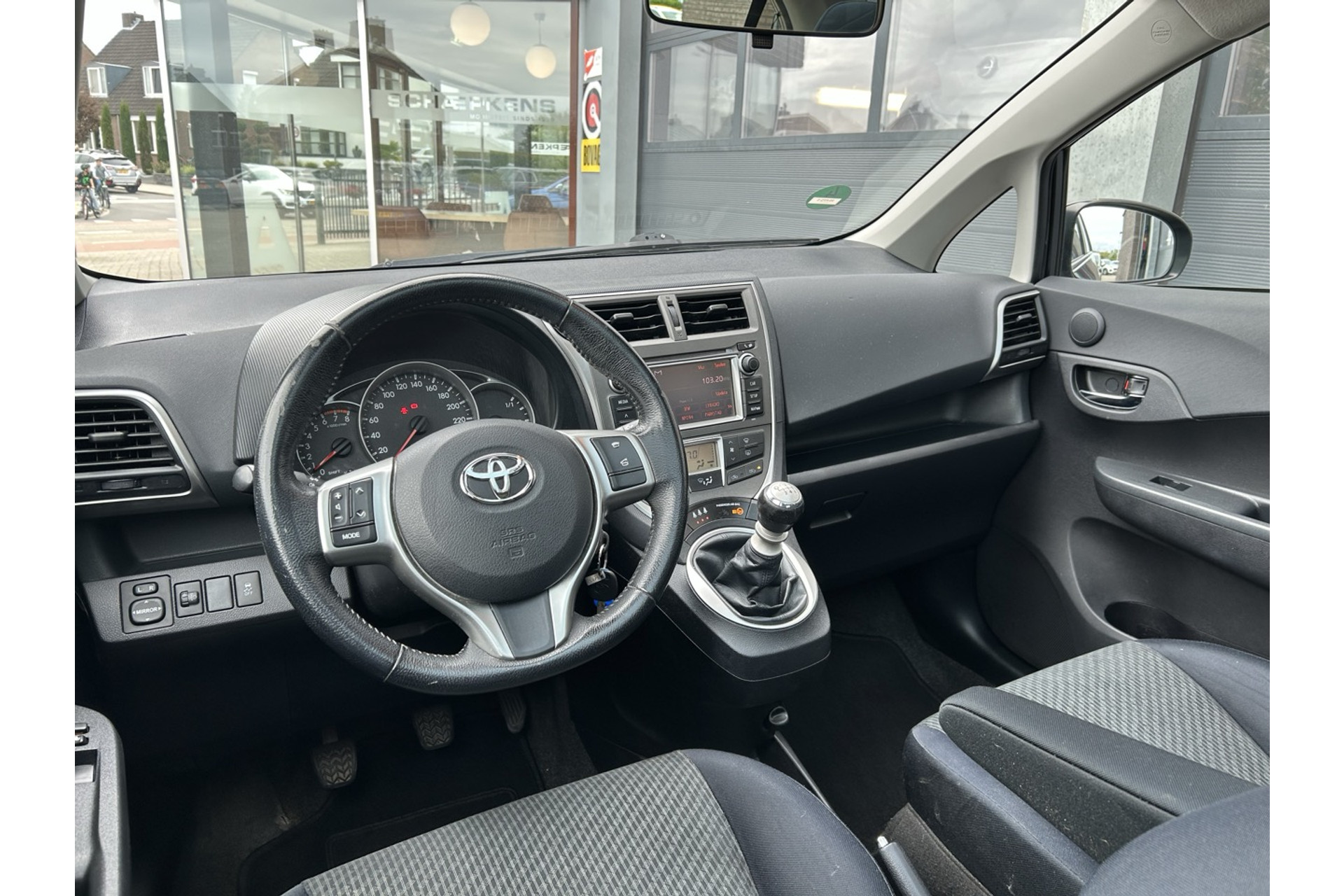 47174142-17.jpg