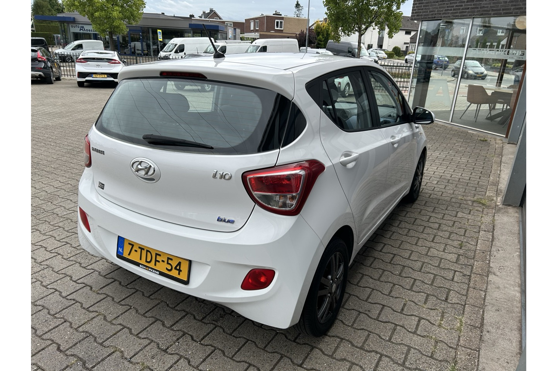 47330924-12.jpg