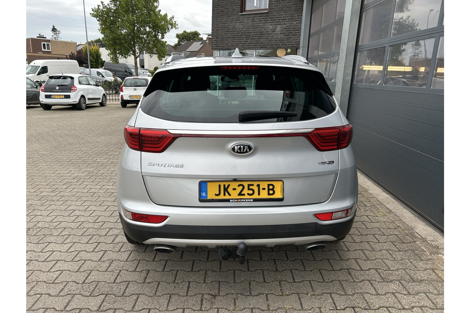47331194-15.jpg