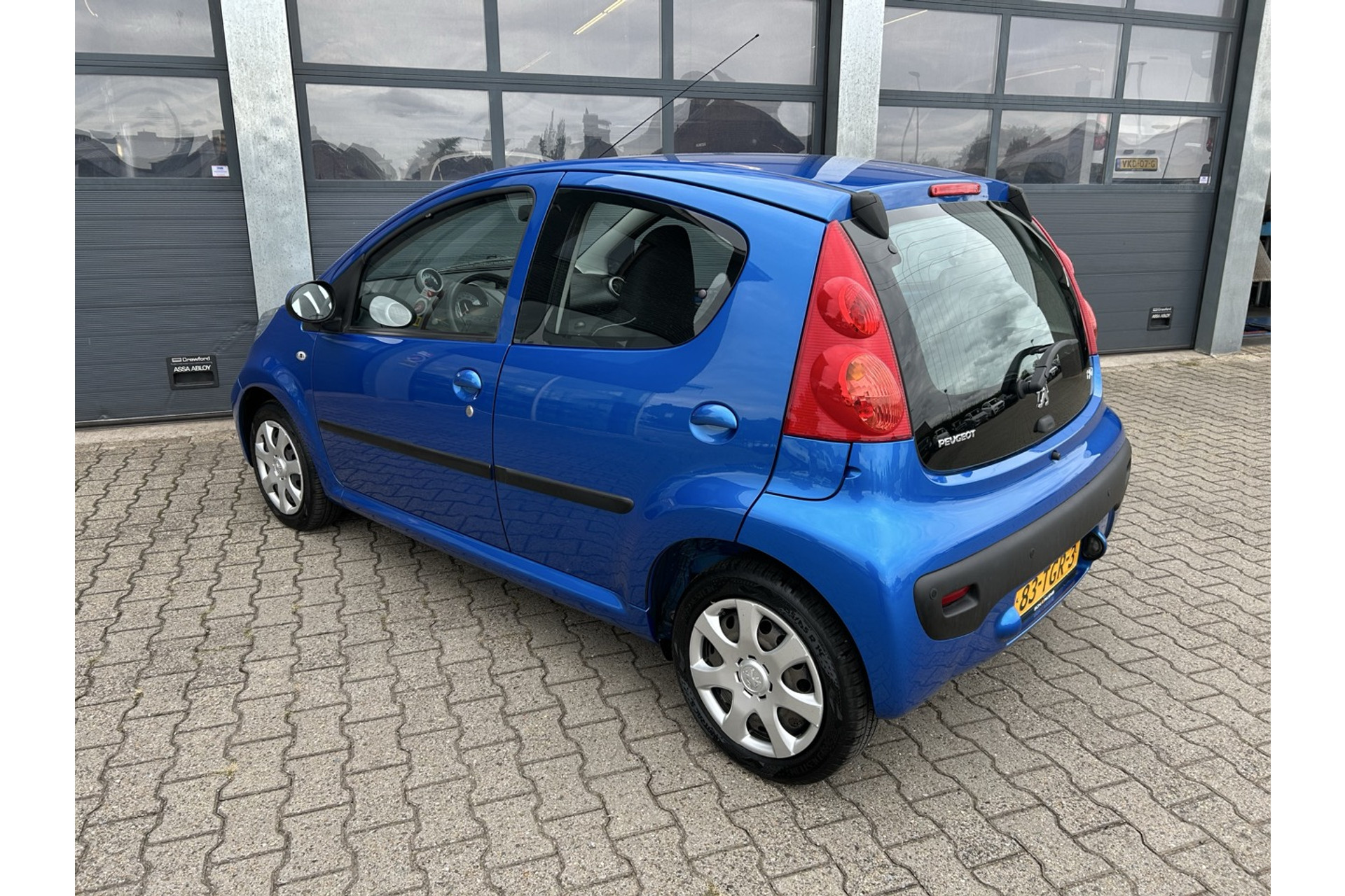 47419253-2.jpg