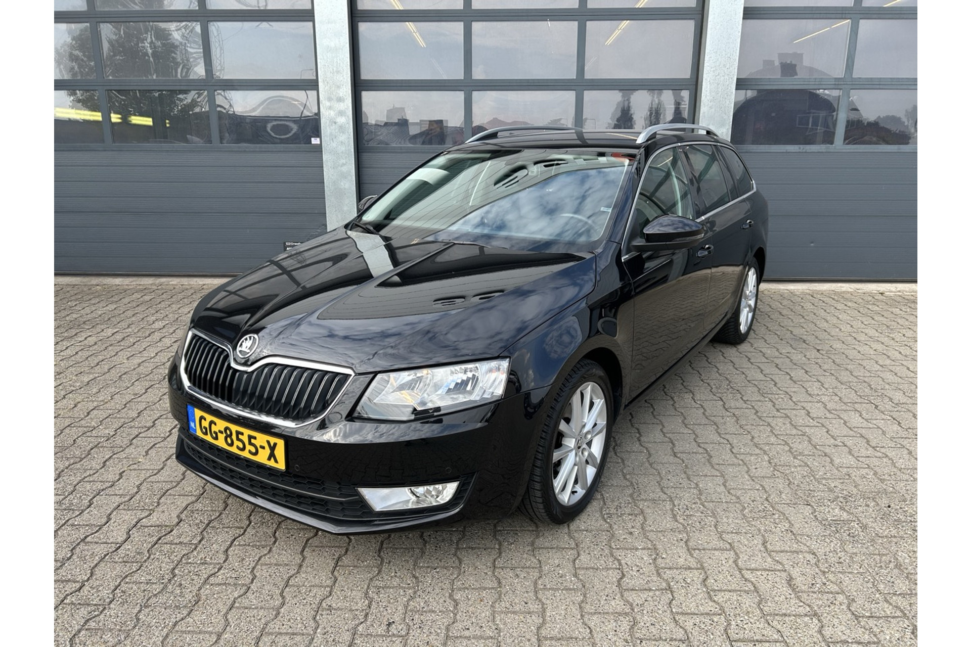 46446085-27.jpg