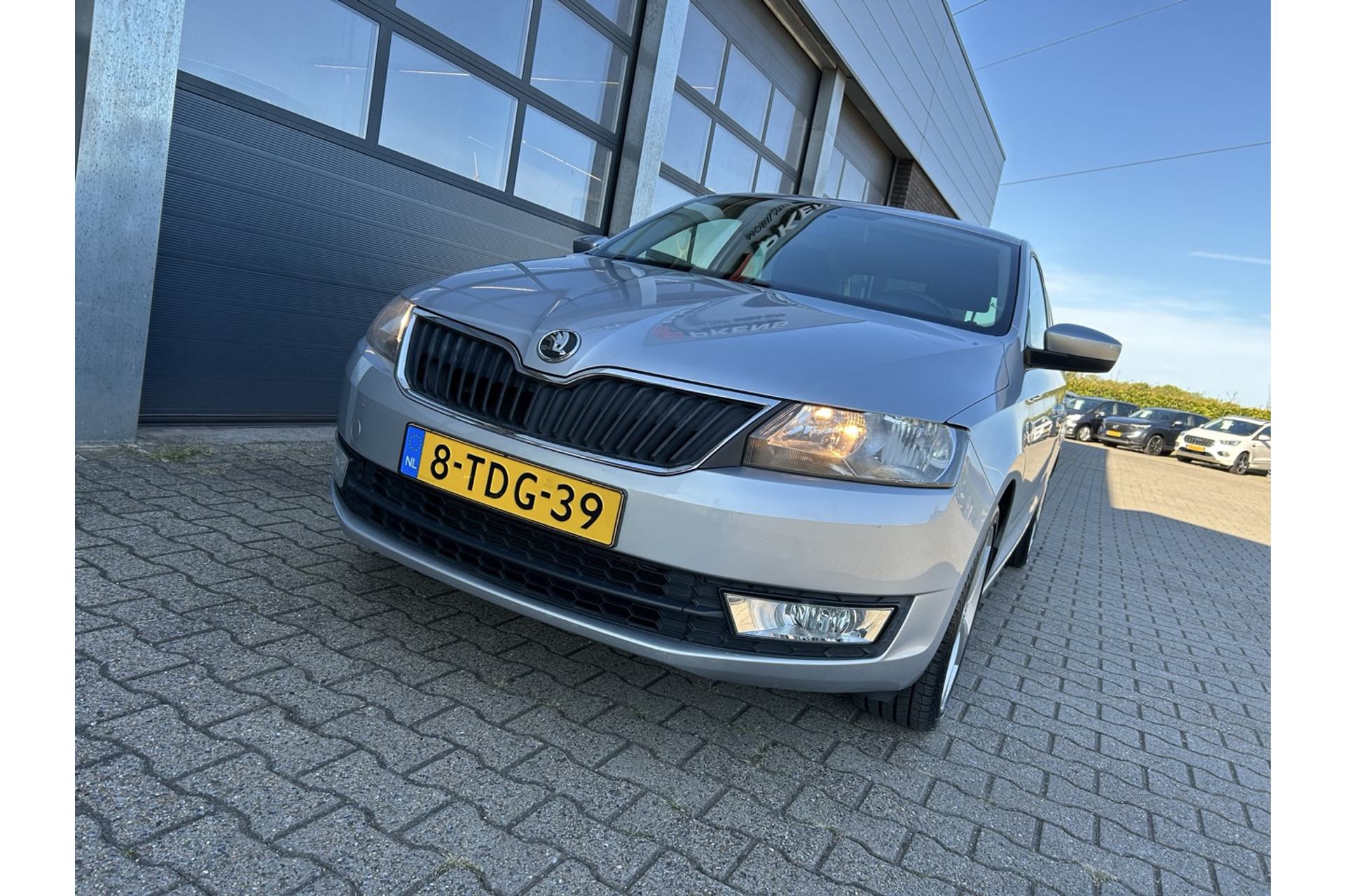 47513888-11.jpg