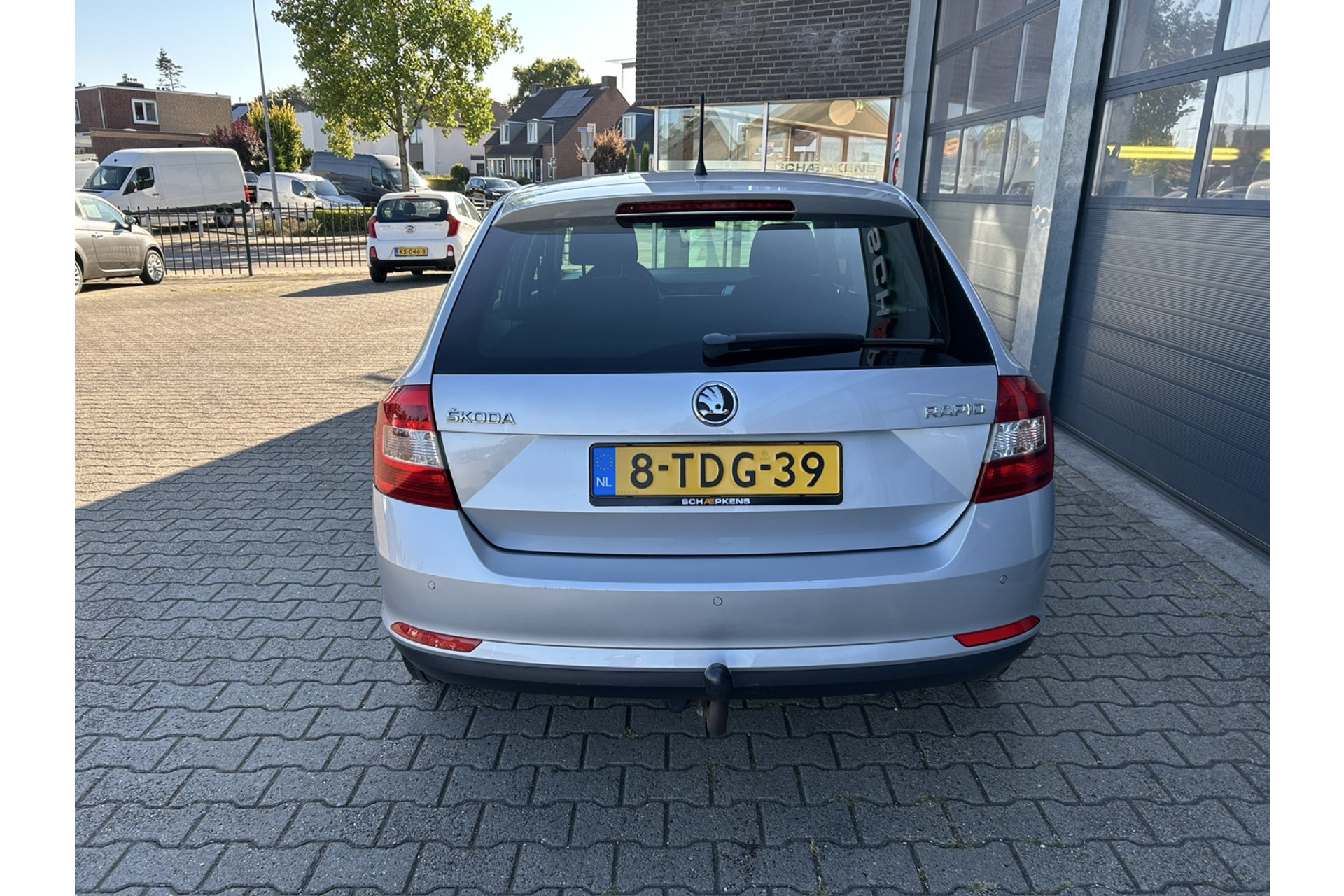 47513888-12.jpg