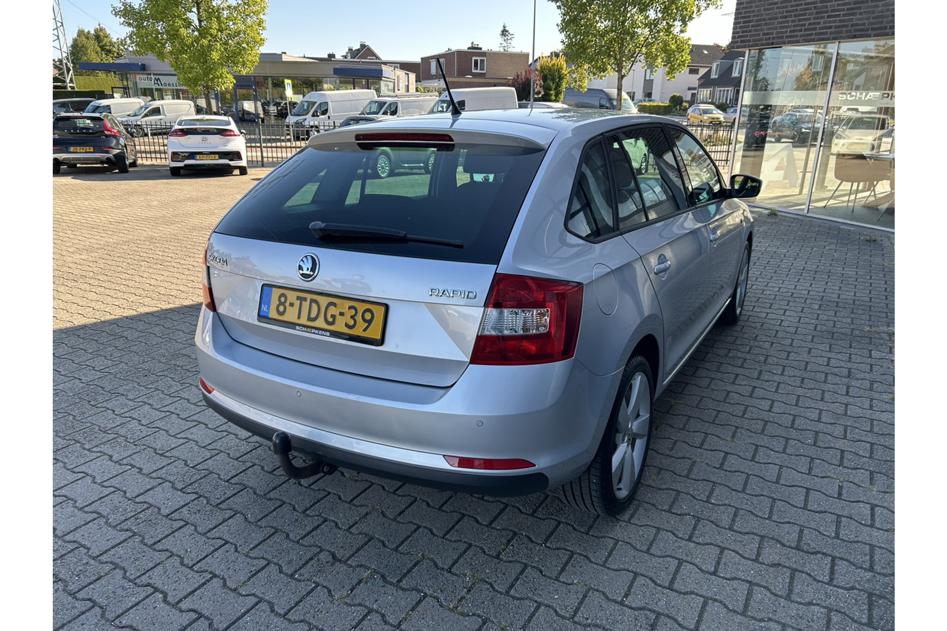47513888-13.jpg