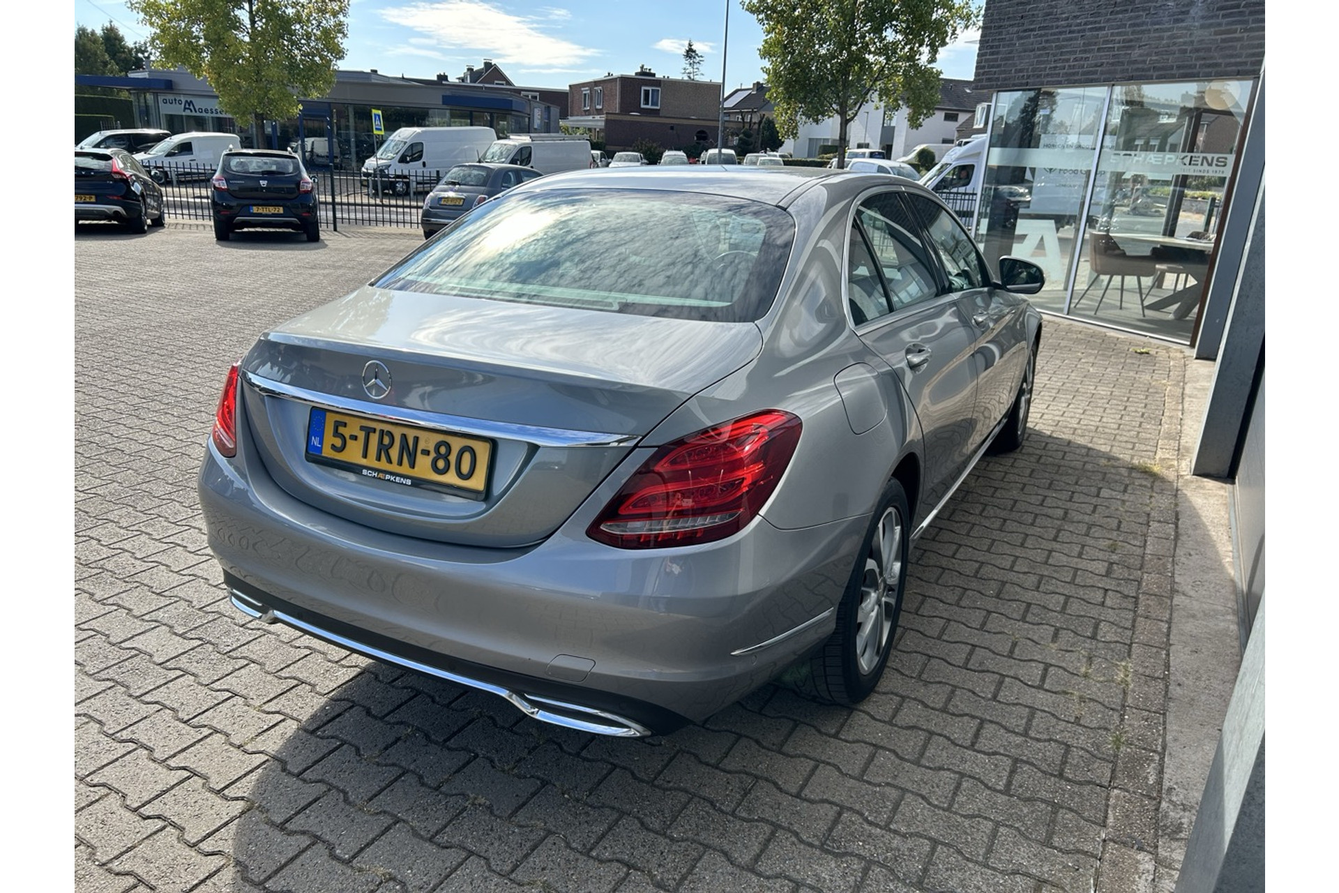47532781-14.jpg
