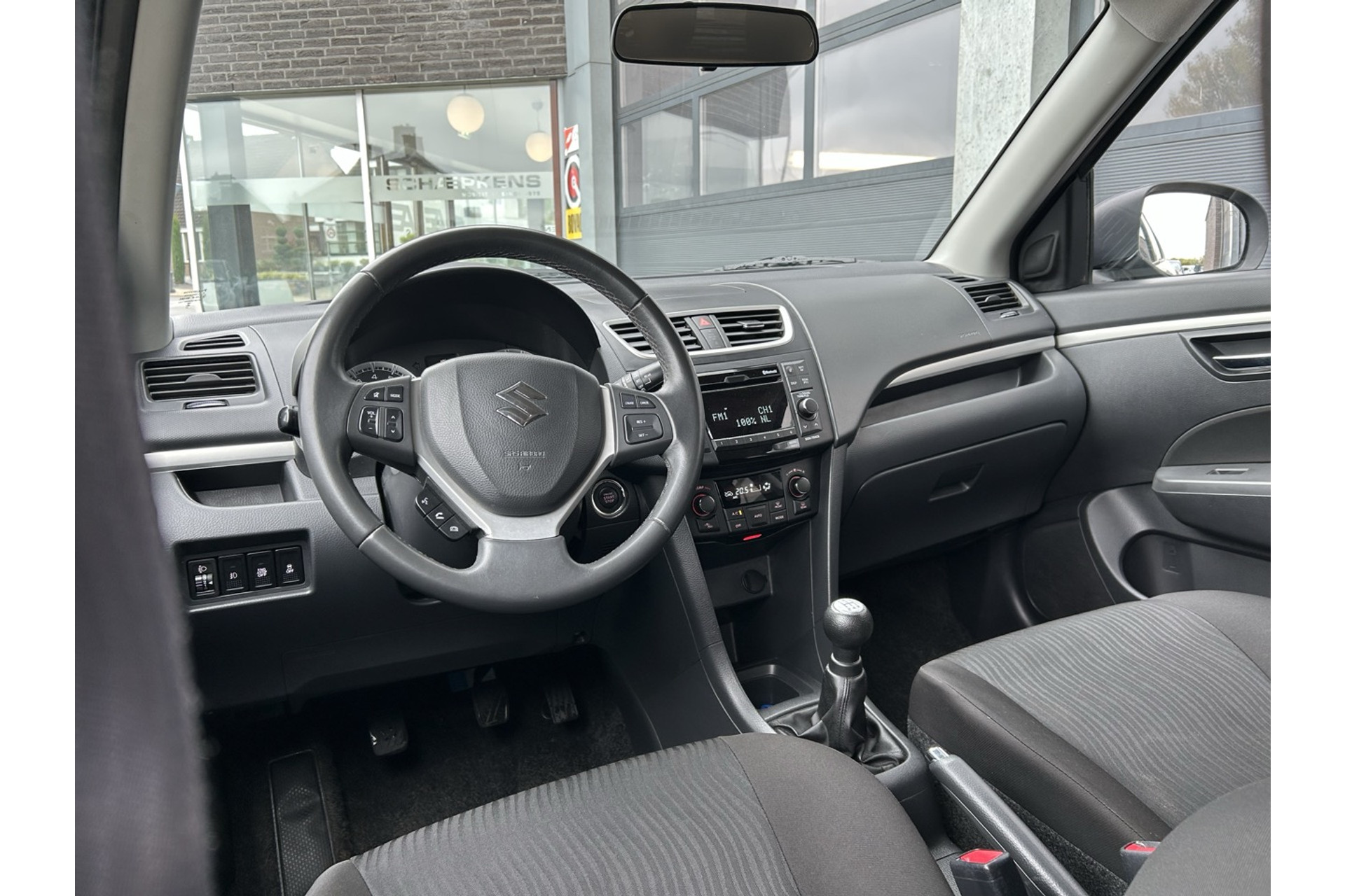 47591233-16.jpg