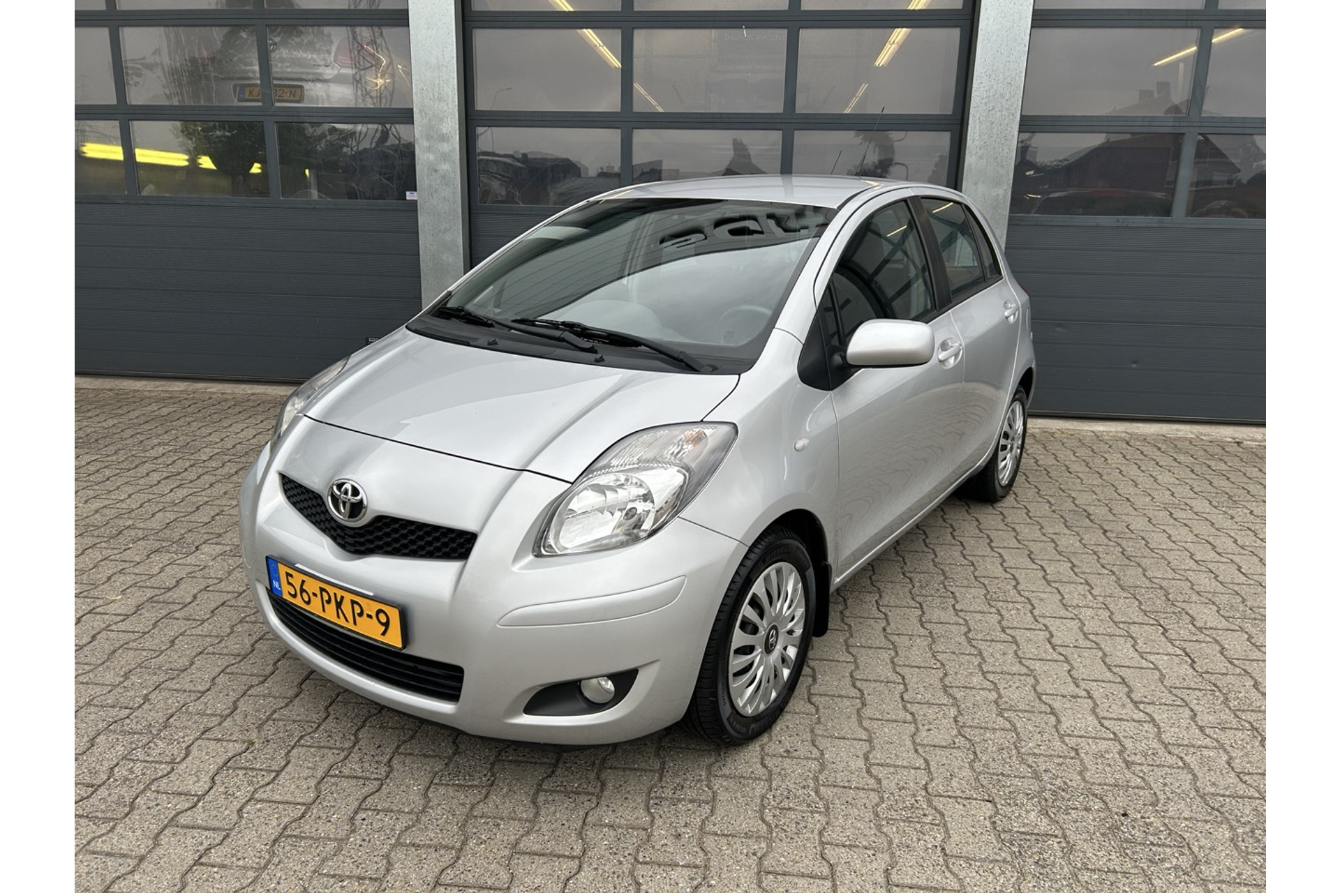 46099957-32.jpg
