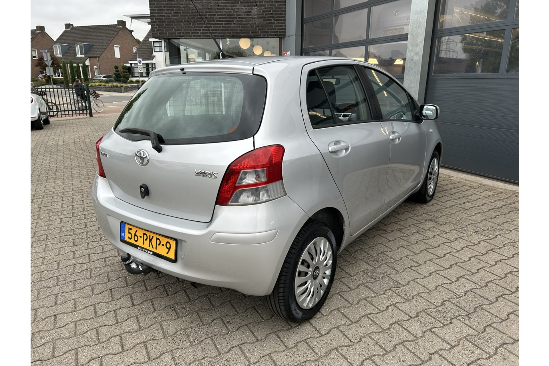 47677179-15.jpg