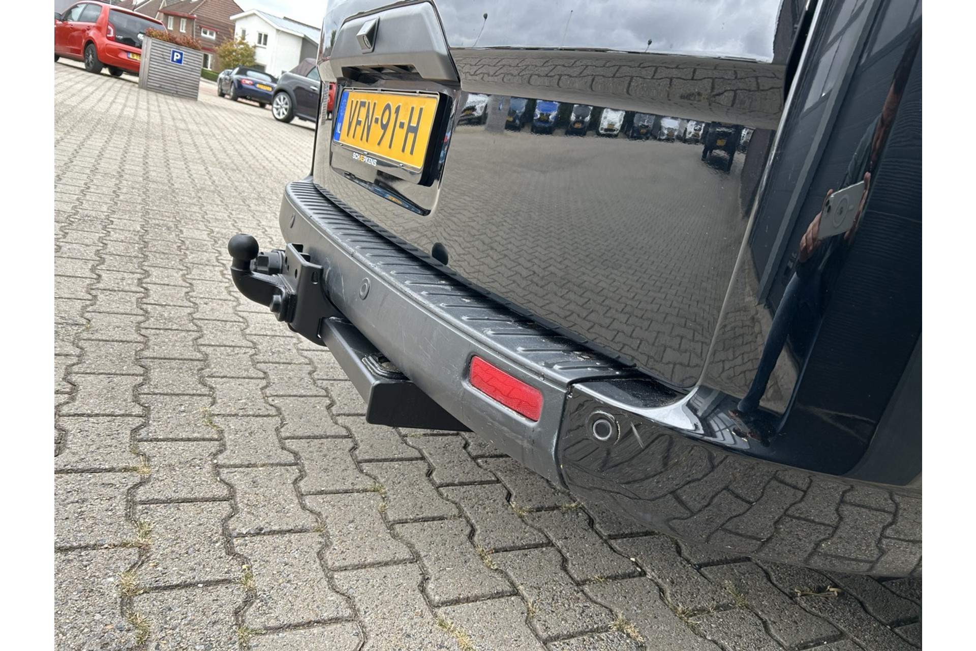 47727392-15.jpg
