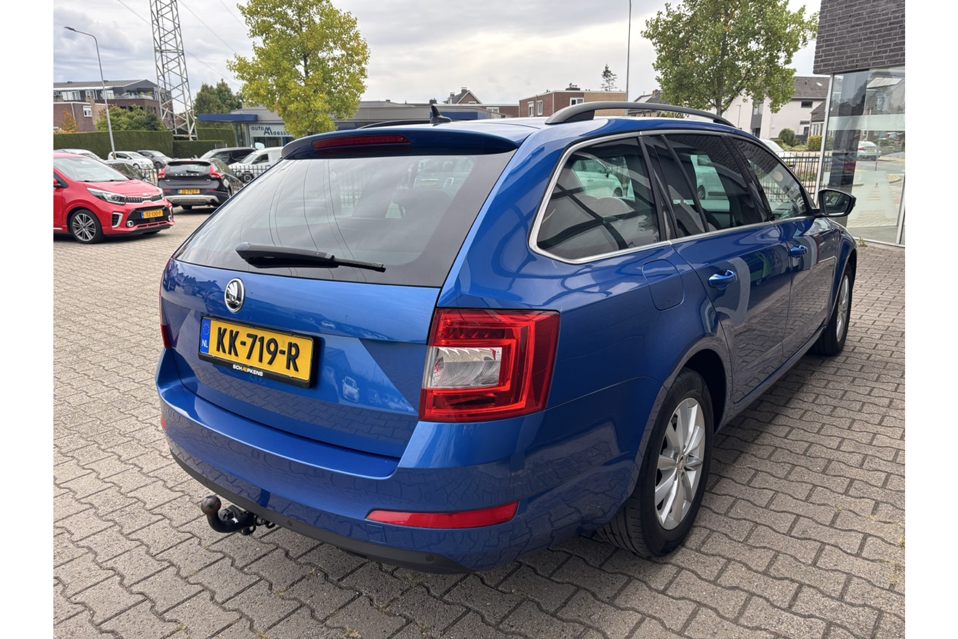 47740294-11.jpg