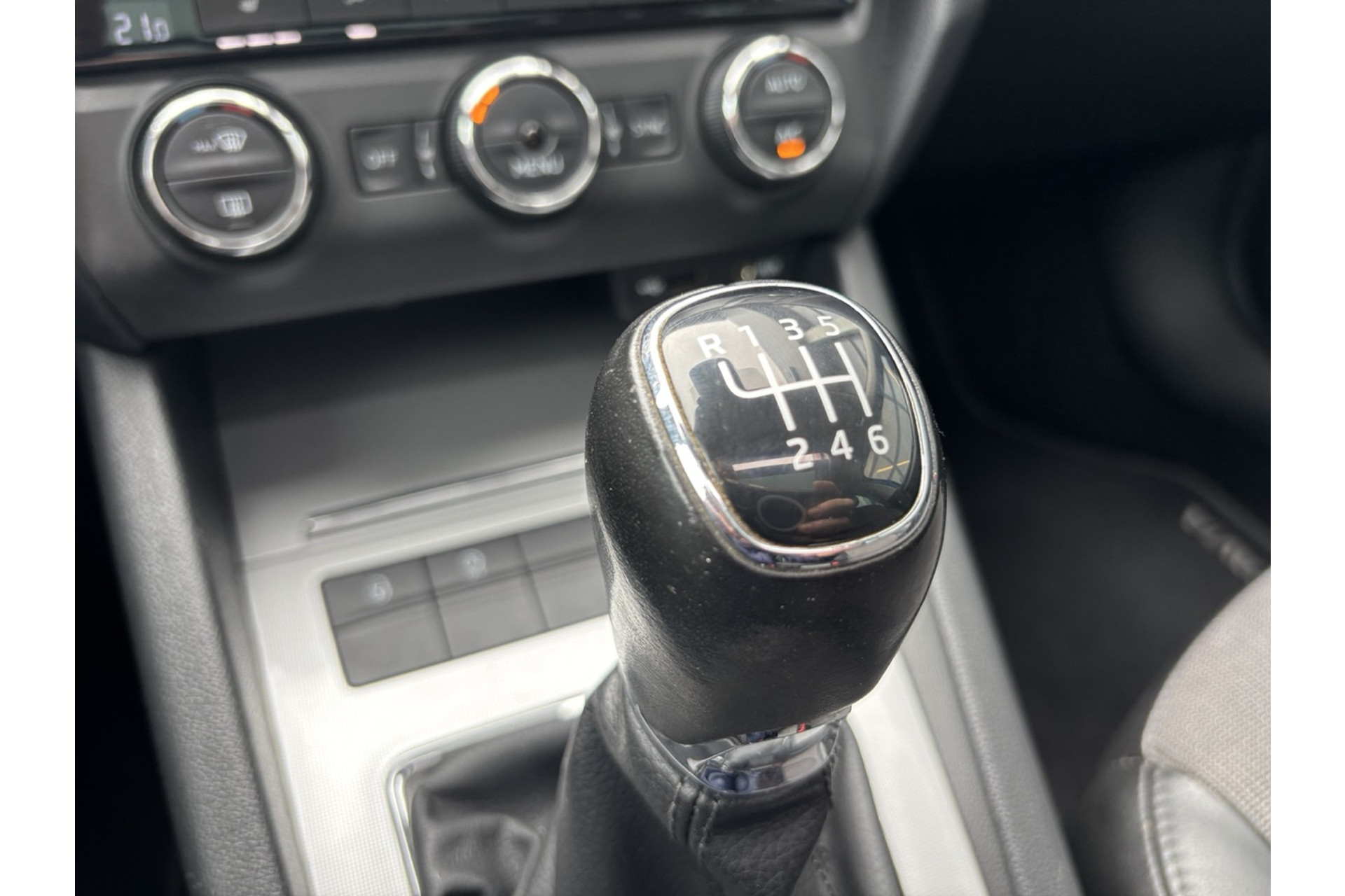 47740294-30.jpg