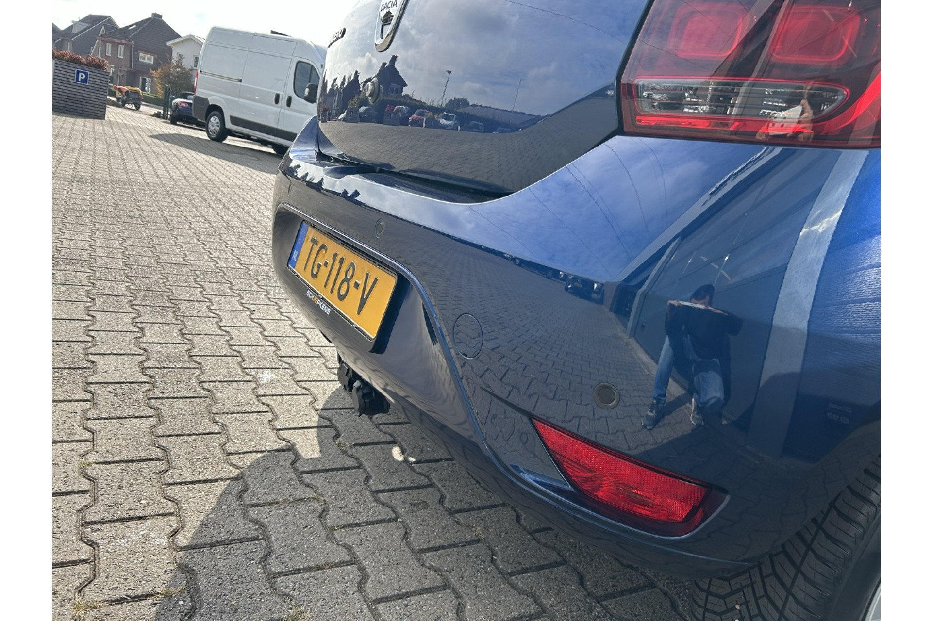 47765609-17.jpg
