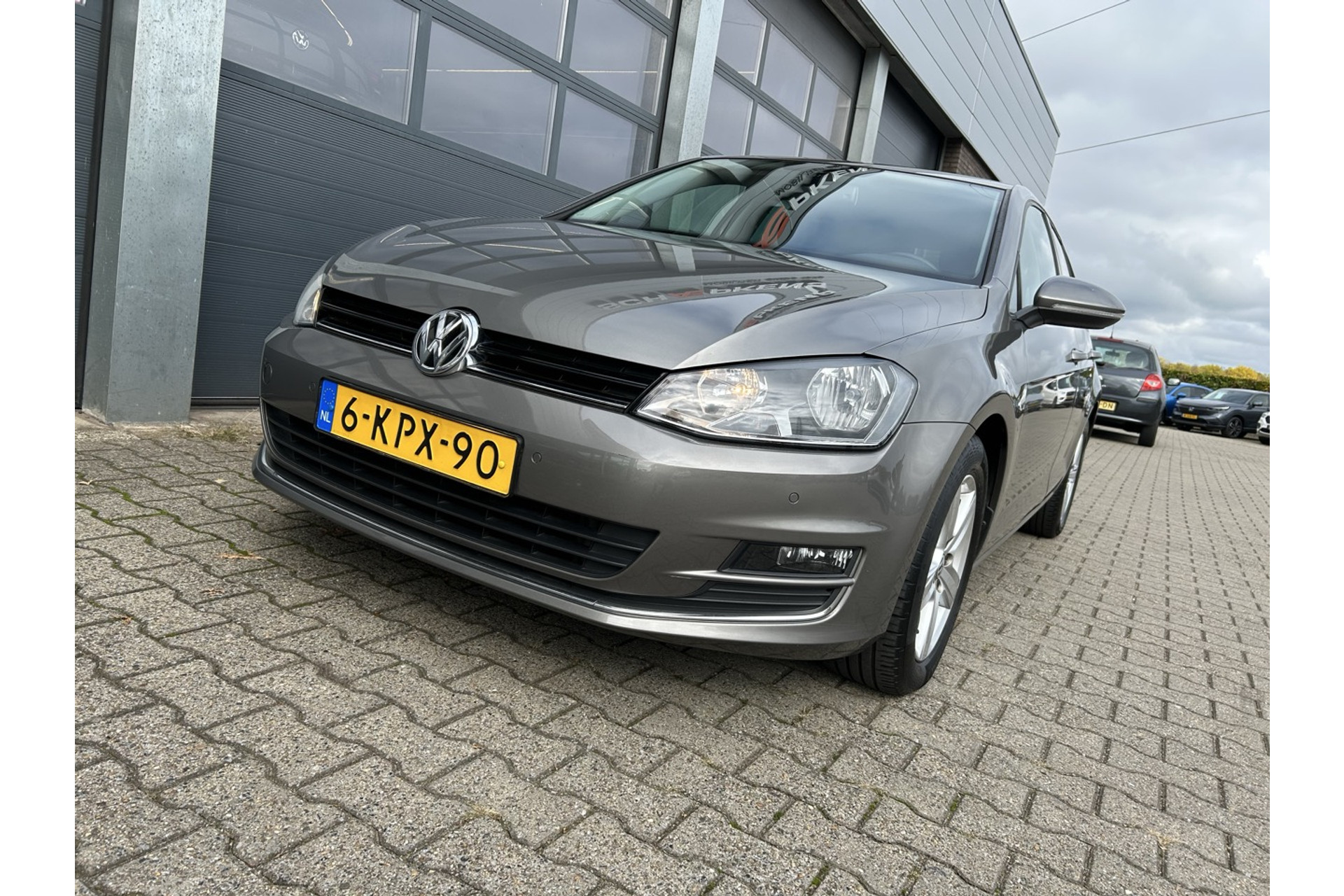 47798170-16.jpg