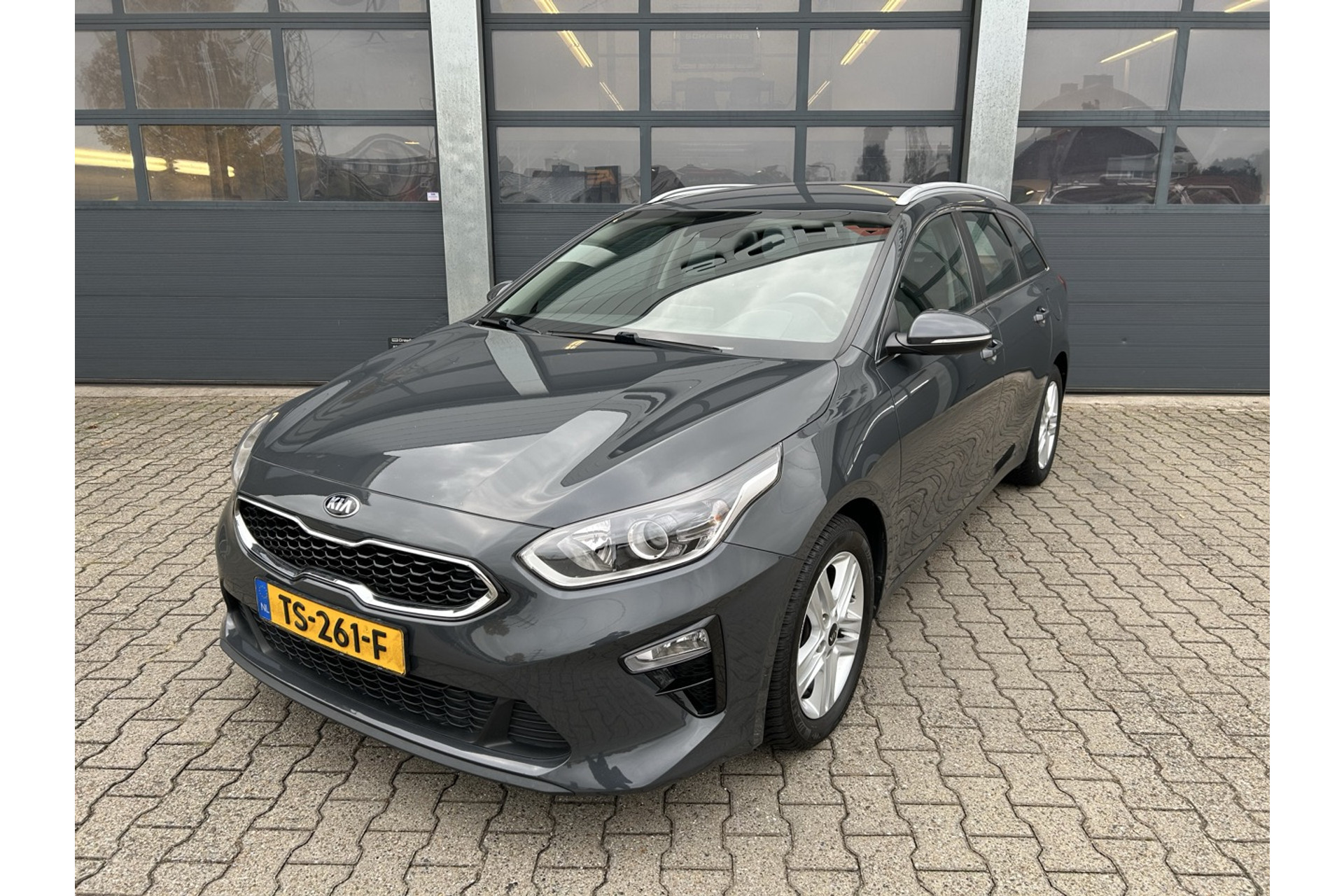 47990686