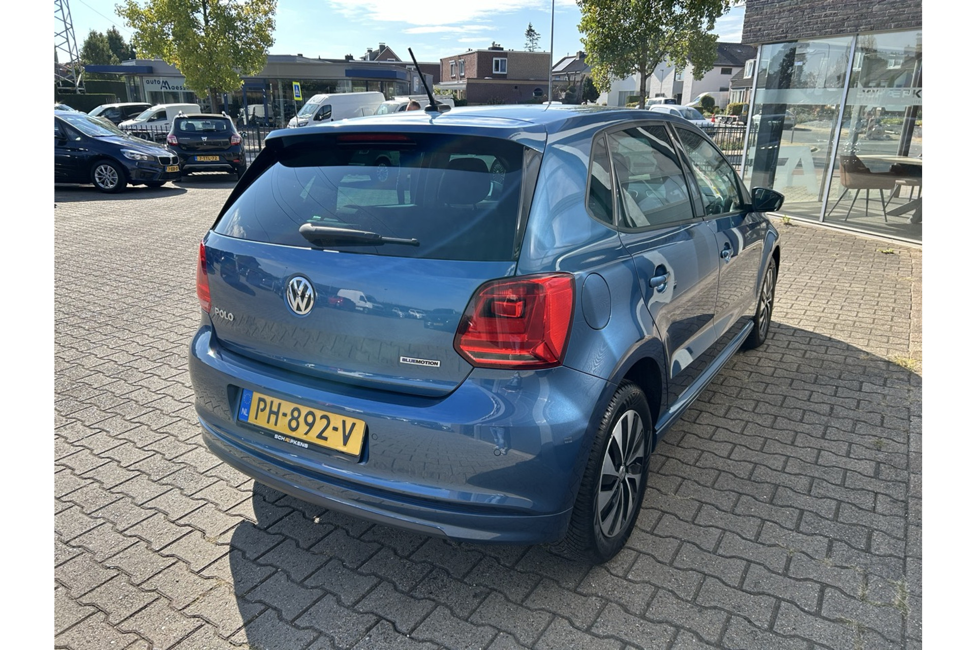 47997743-14.jpg