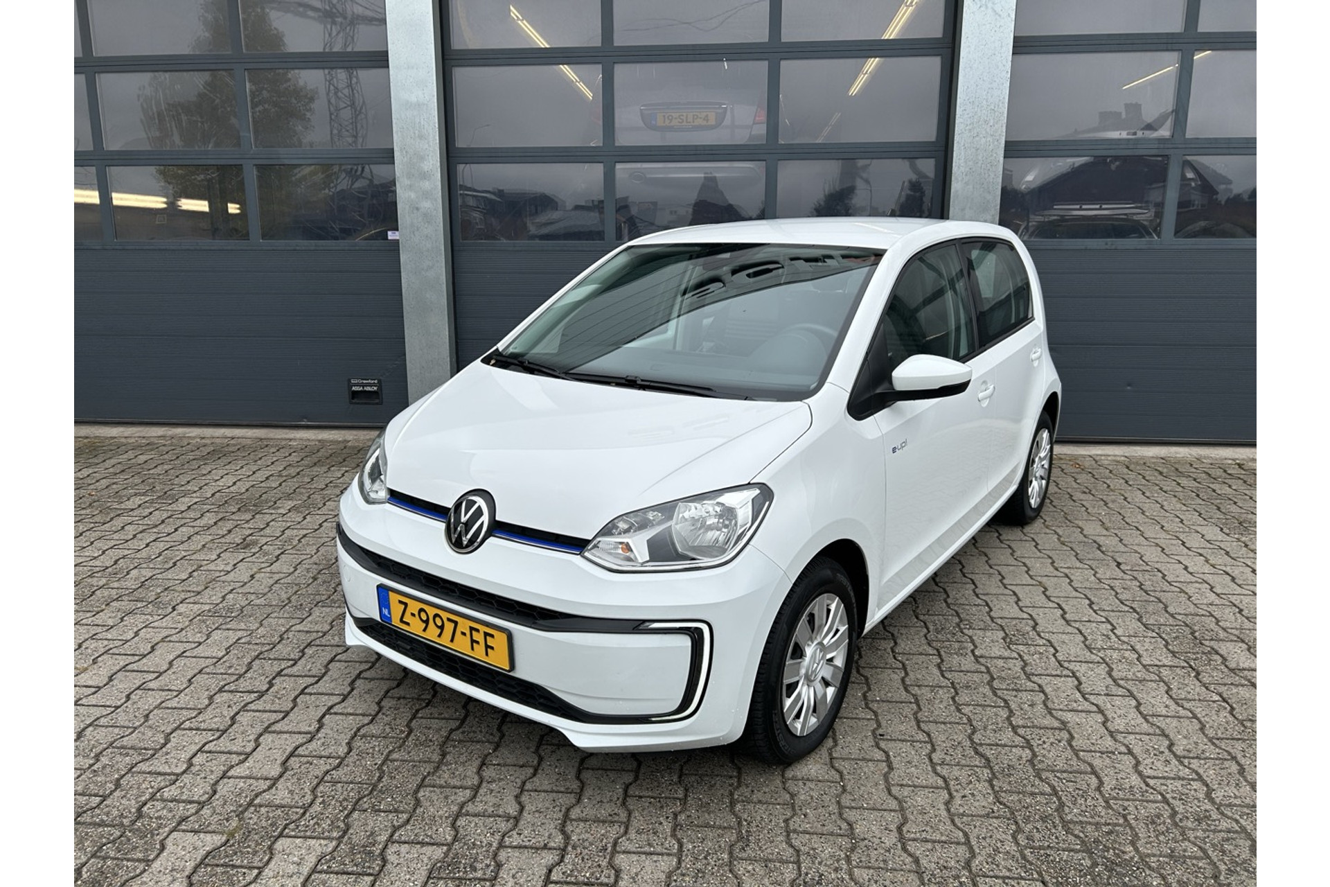 46761620-34.jpg