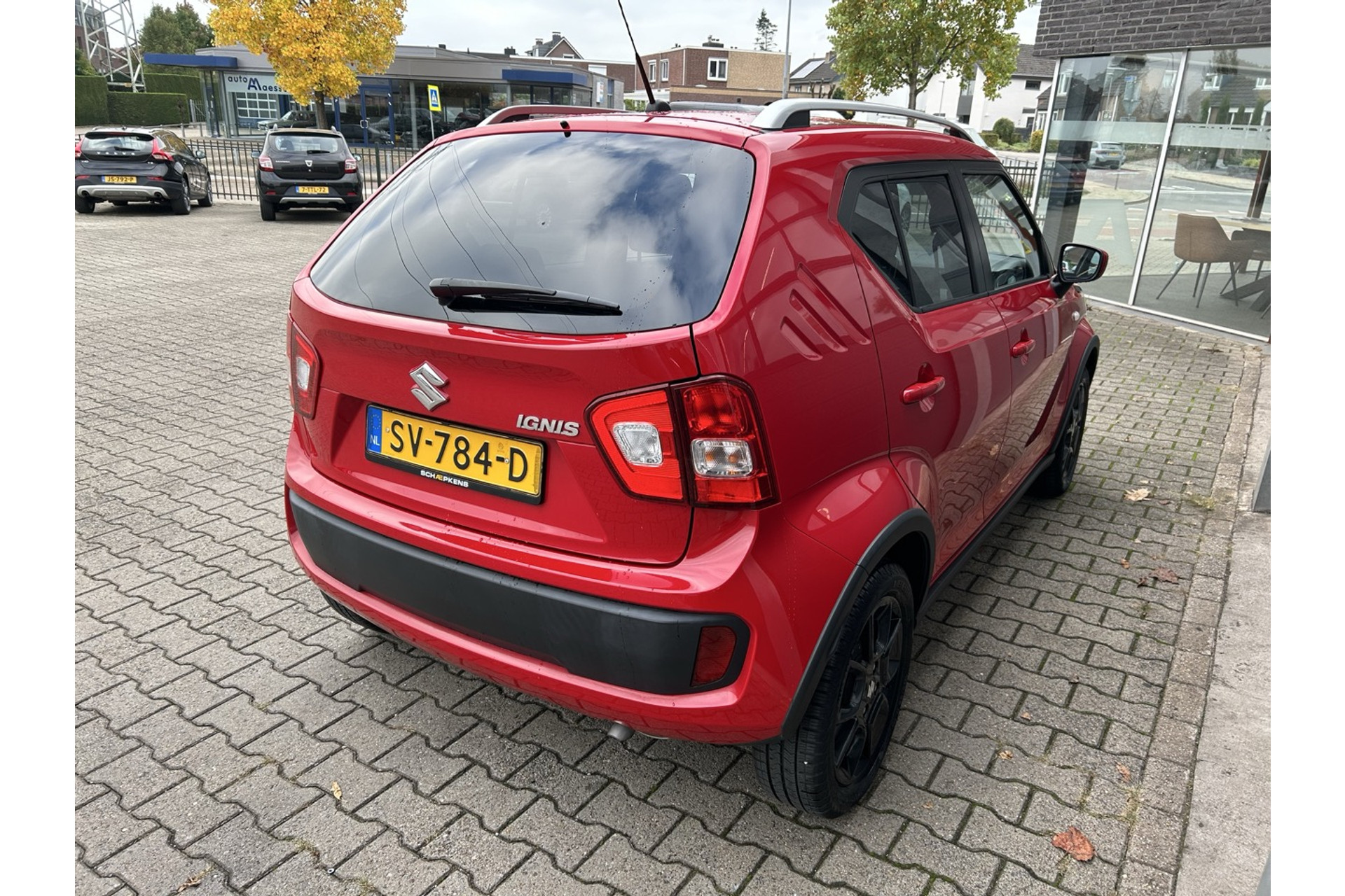 48325063-13.jpg